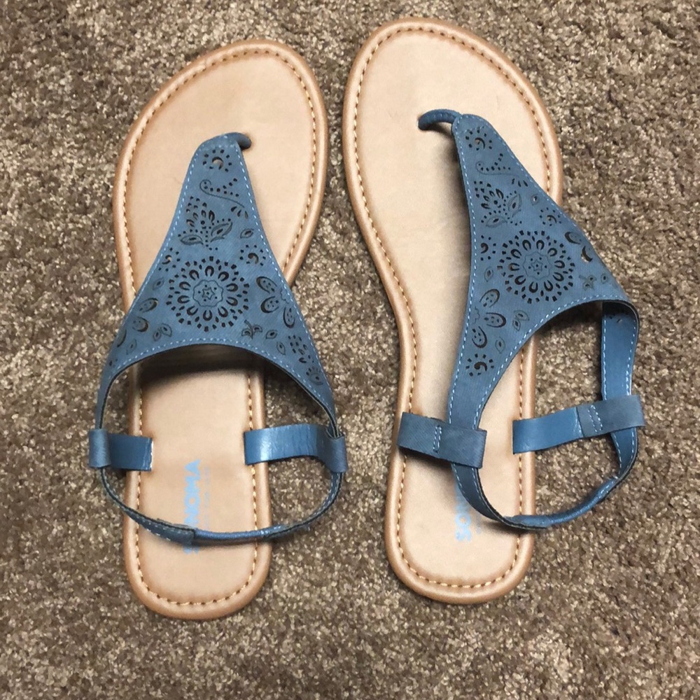 NWOT- Women’s blue sandals